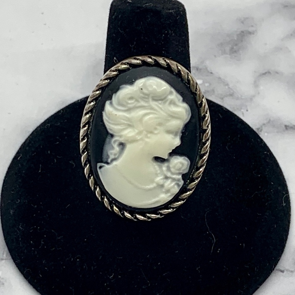 Silver Black & White Cameo Fashion Ring Size 8